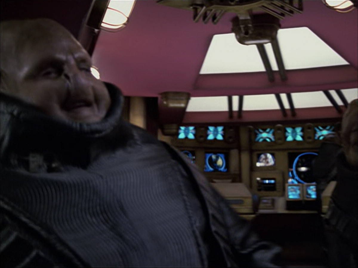extant_StarTrek_VOY_6x04-TinkerTenorDoctorSpy_00816.jpg