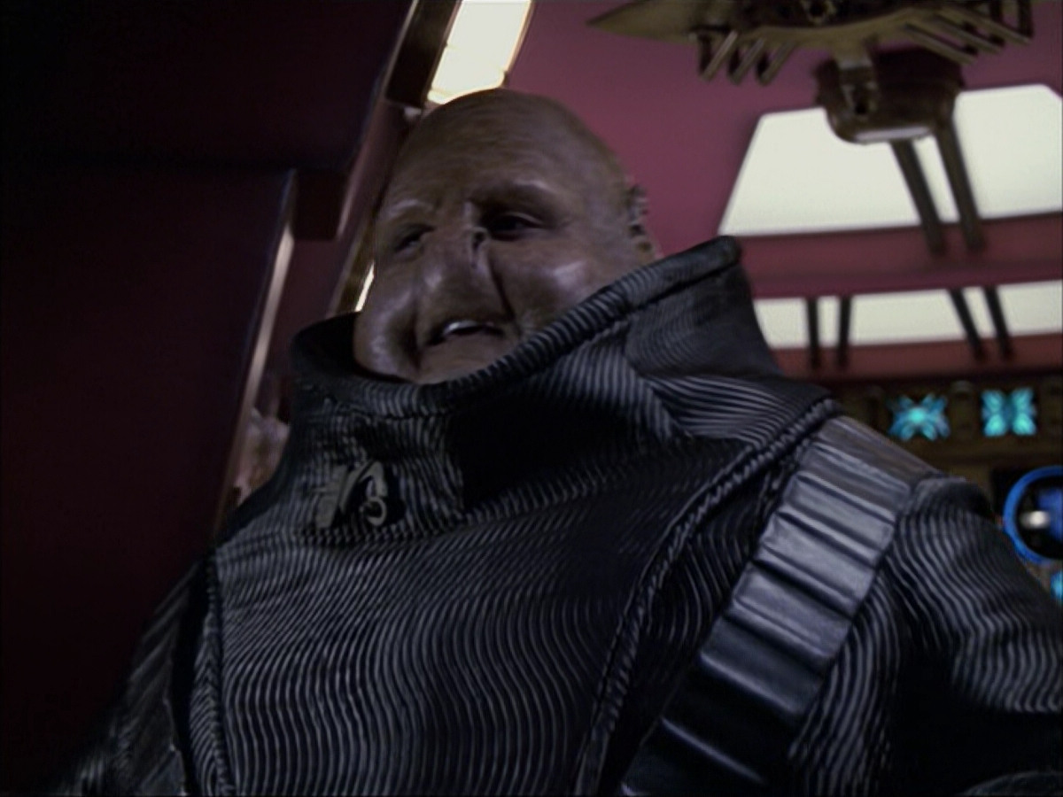 extant_StarTrek_VOY_6x04-TinkerTenorDoctorSpy_00817.jpg
