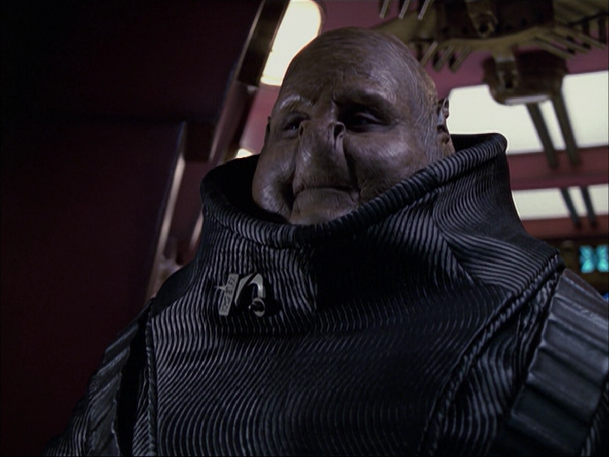 extant_StarTrek_VOY_6x04-TinkerTenorDoctorSpy_00821.jpg
