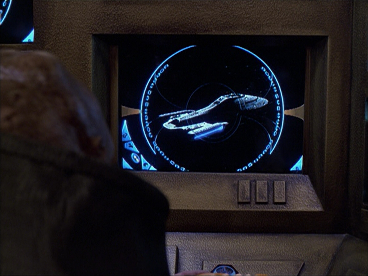 extant_StarTrek_VOY_6x04-TinkerTenorDoctorSpy_00827.jpg