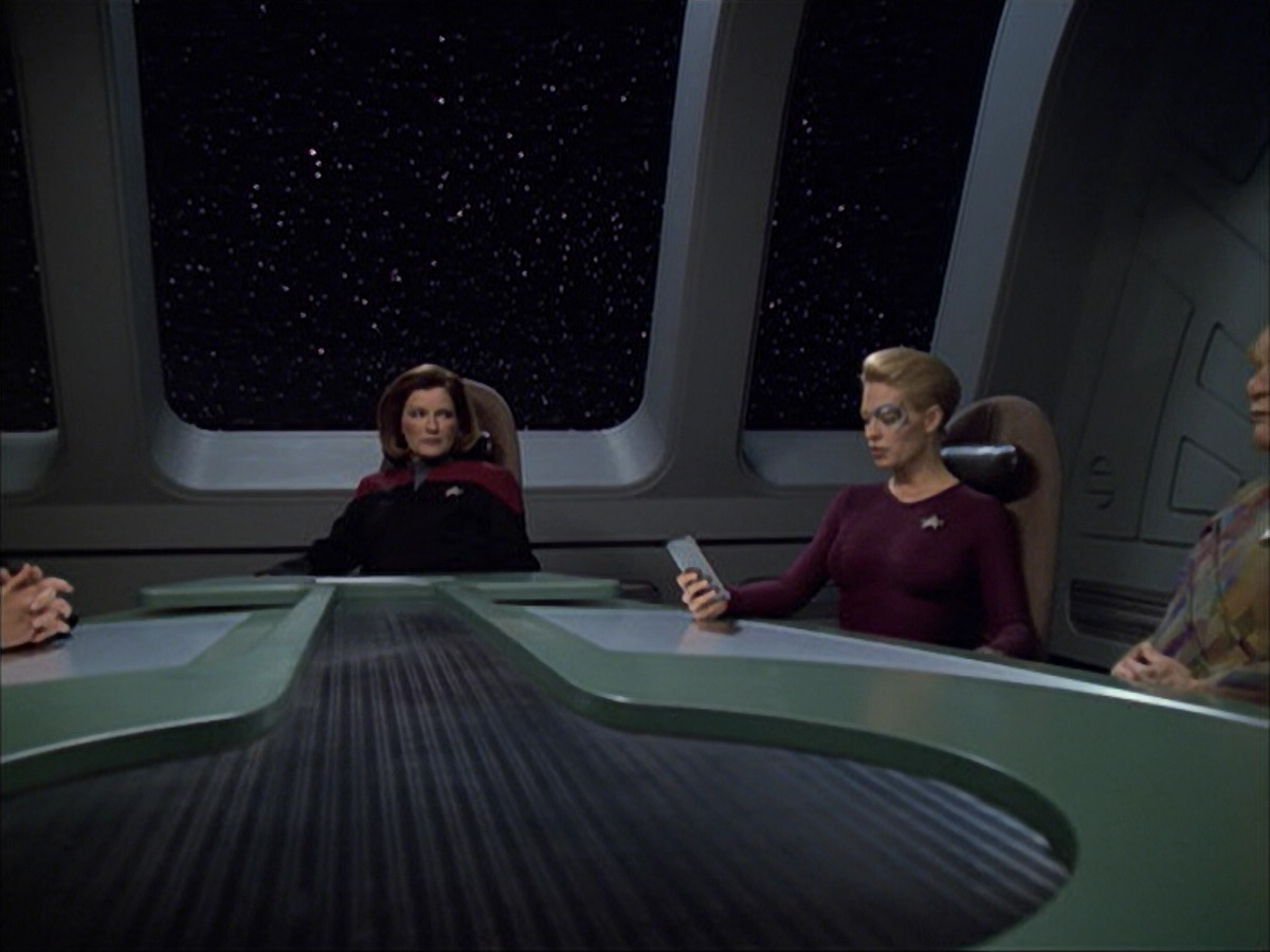 extant_StarTrek_VOY_6x04-TinkerTenorDoctorSpy_00836.jpg
