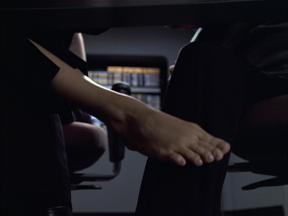 extant_StarTrek_VOY_6x04-TinkerTenorDoctorSpy_00853.jpg