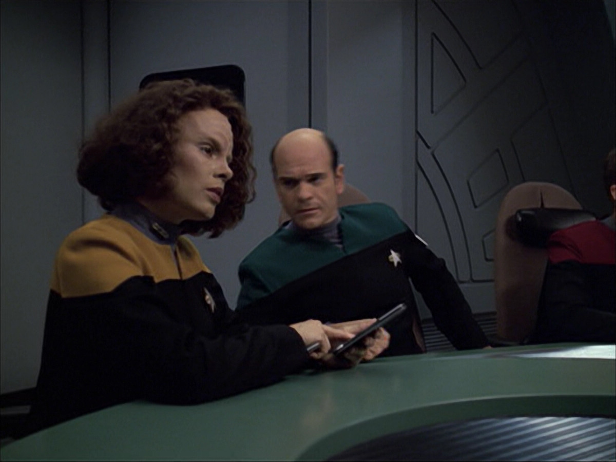 extant_StarTrek_VOY_6x04-TinkerTenorDoctorSpy_00855.jpg