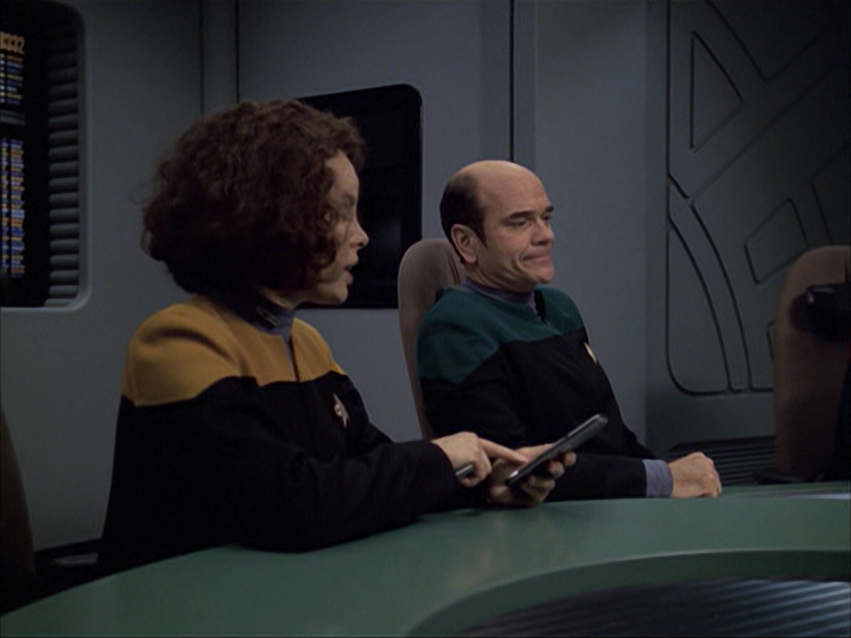 extant_StarTrek_VOY_6x04-TinkerTenorDoctorSpy_00858.jpg