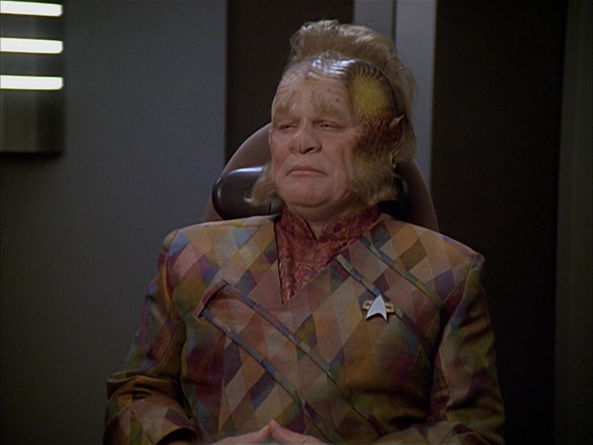 extant_StarTrek_VOY_6x04-TinkerTenorDoctorSpy_00869.jpg