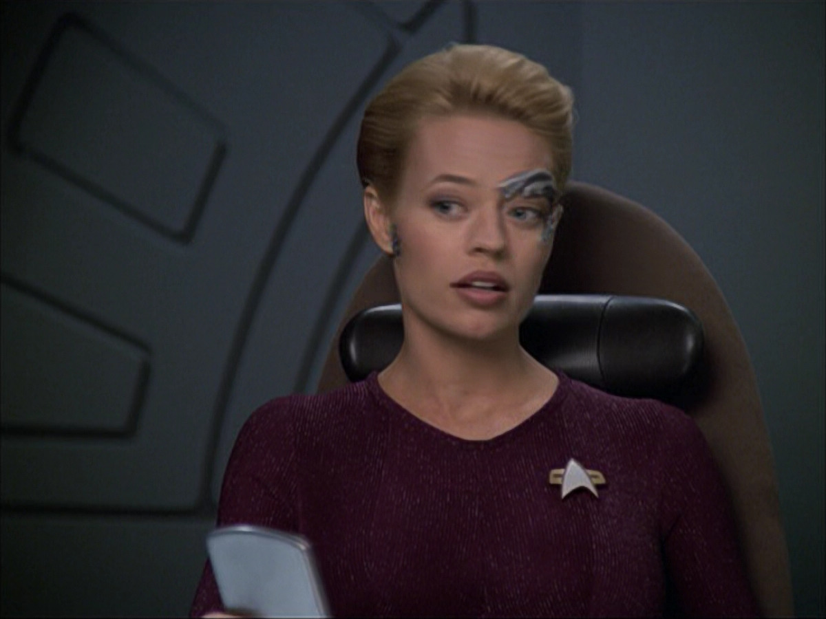 extant_StarTrek_VOY_6x04-TinkerTenorDoctorSpy_00880.jpg