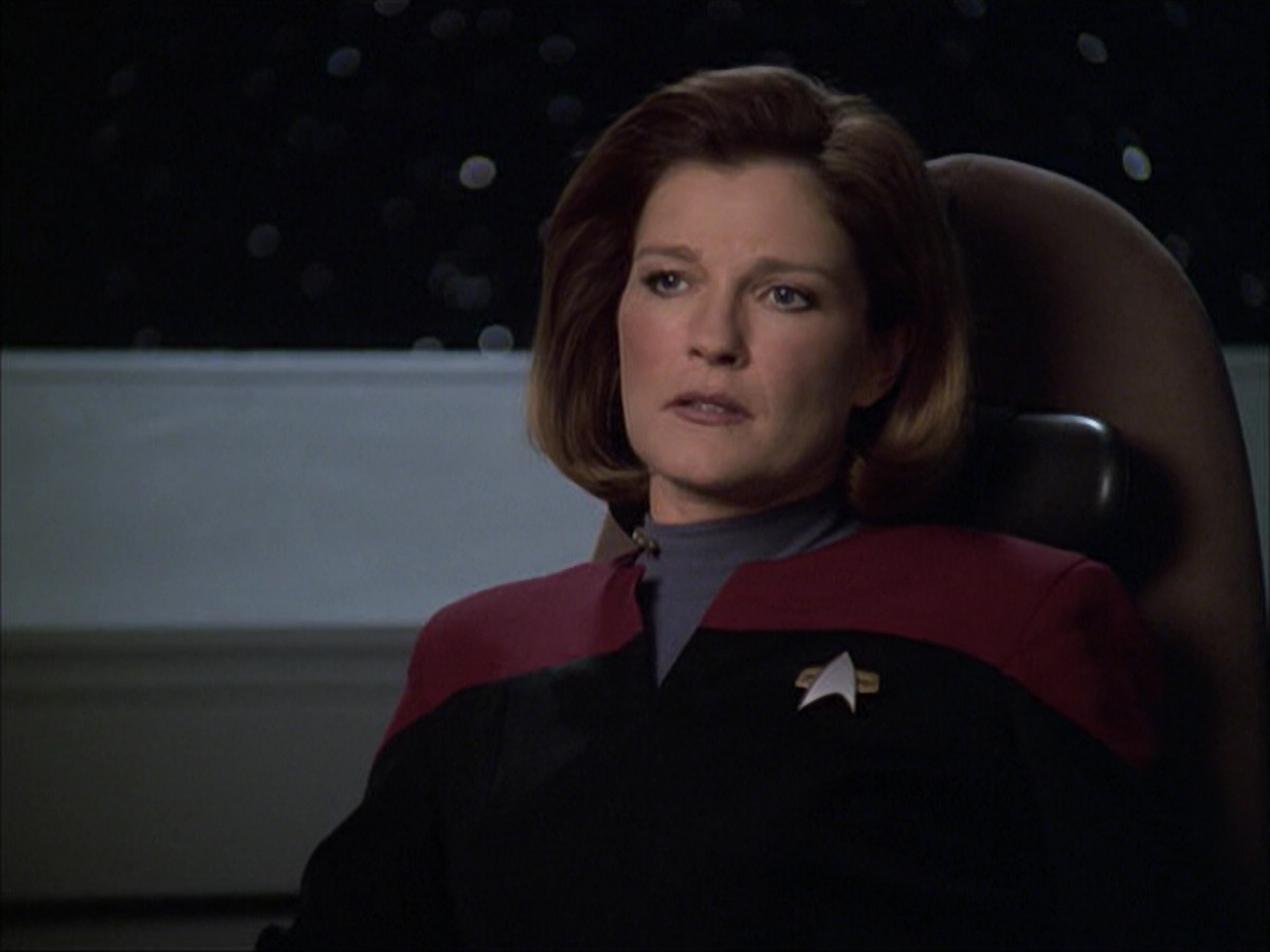 extant_StarTrek_VOY_6x04-TinkerTenorDoctorSpy_00882.jpg