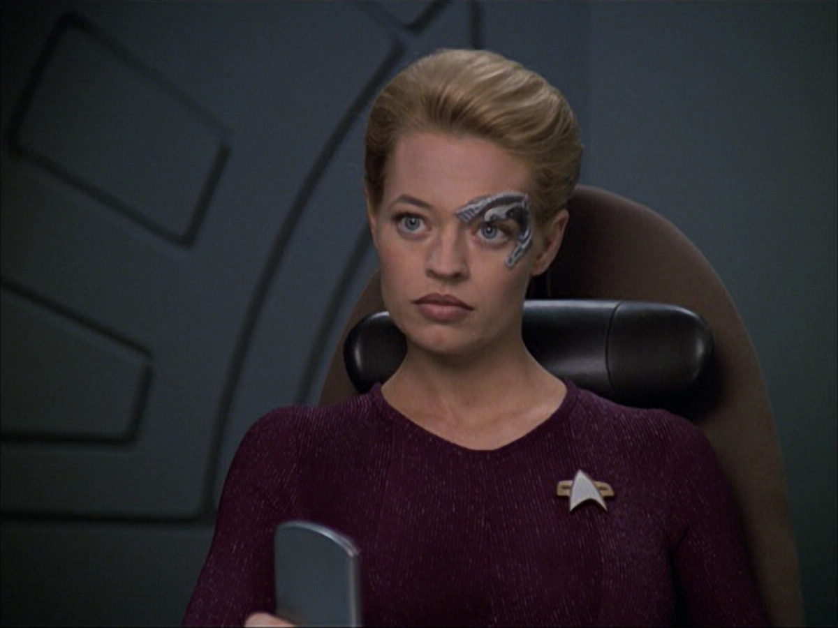 extant_StarTrek_VOY_6x04-TinkerTenorDoctorSpy_00896.jpg