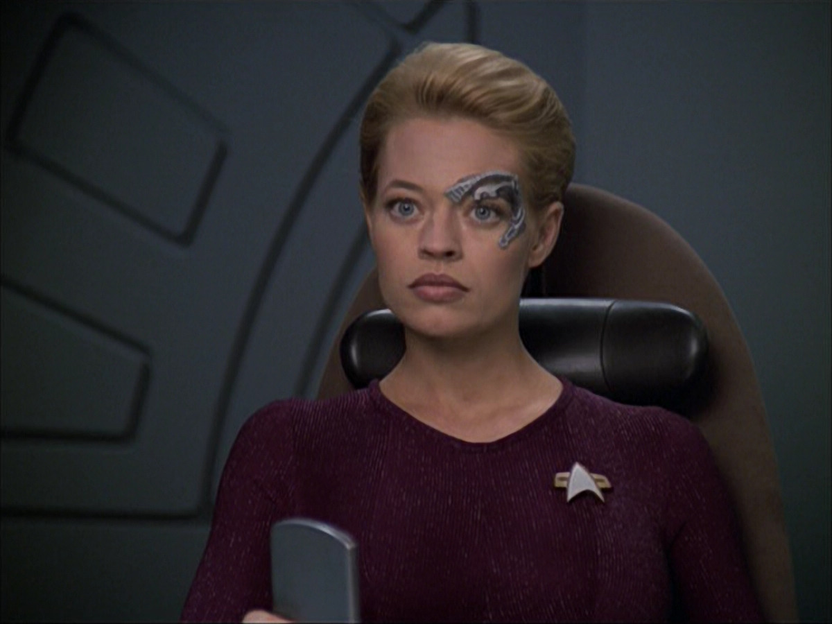 extant_StarTrek_VOY_6x04-TinkerTenorDoctorSpy_00897.jpg