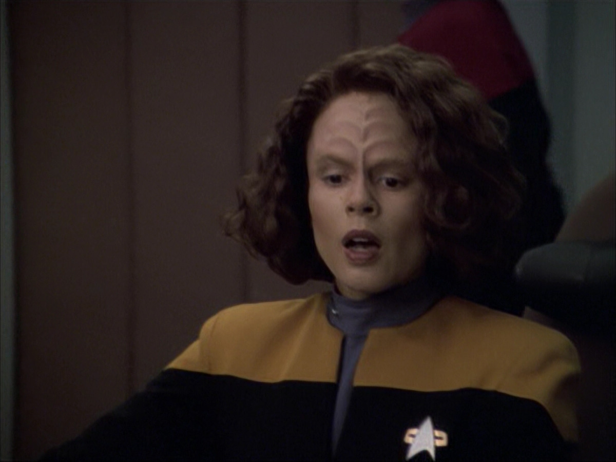 extant_StarTrek_VOY_6x04-TinkerTenorDoctorSpy_00899.jpg