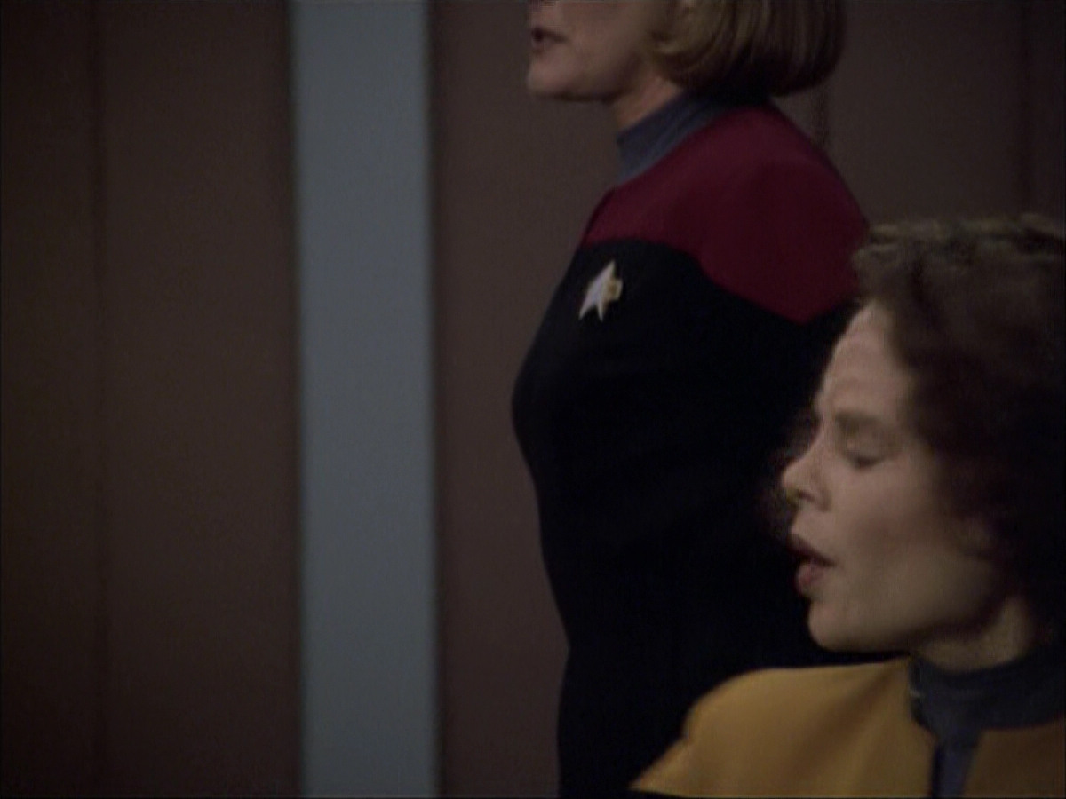 extant_StarTrek_VOY_6x04-TinkerTenorDoctorSpy_00900.jpg