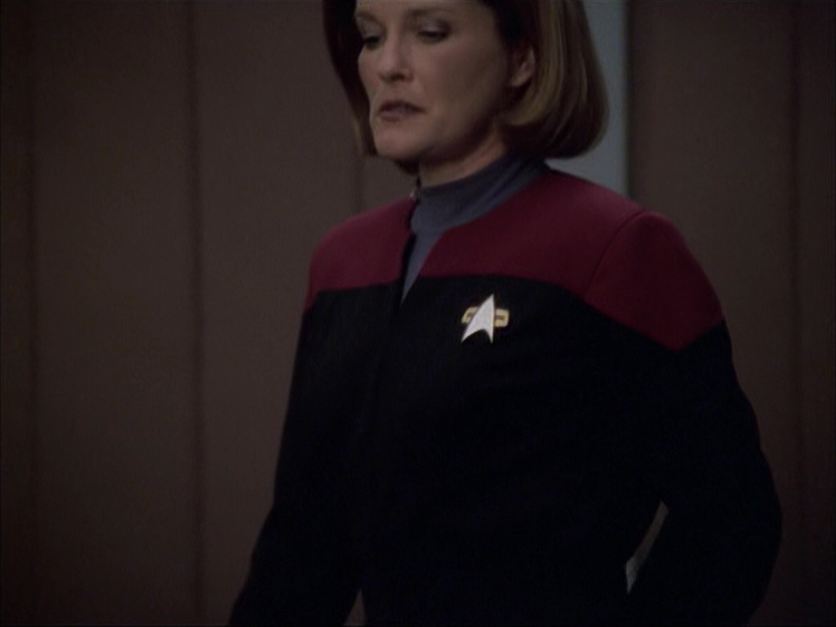 extant_StarTrek_VOY_6x04-TinkerTenorDoctorSpy_00901.jpg