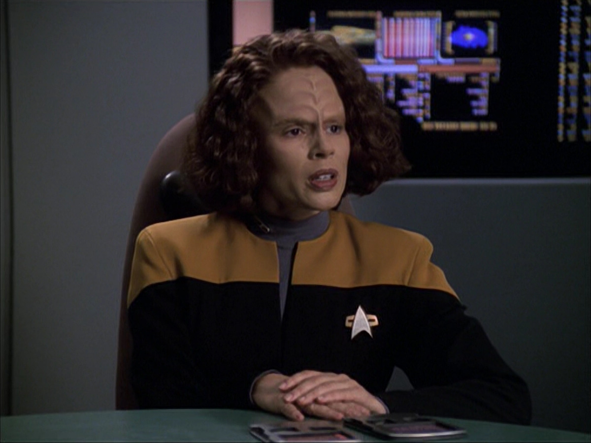extant_StarTrek_VOY_6x04-TinkerTenorDoctorSpy_00919.jpg