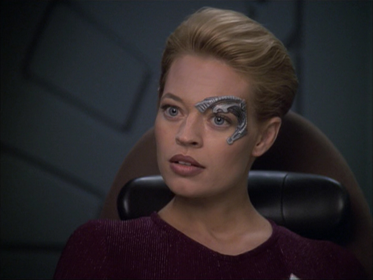 extant_StarTrek_VOY_6x04-TinkerTenorDoctorSpy_00923.jpg