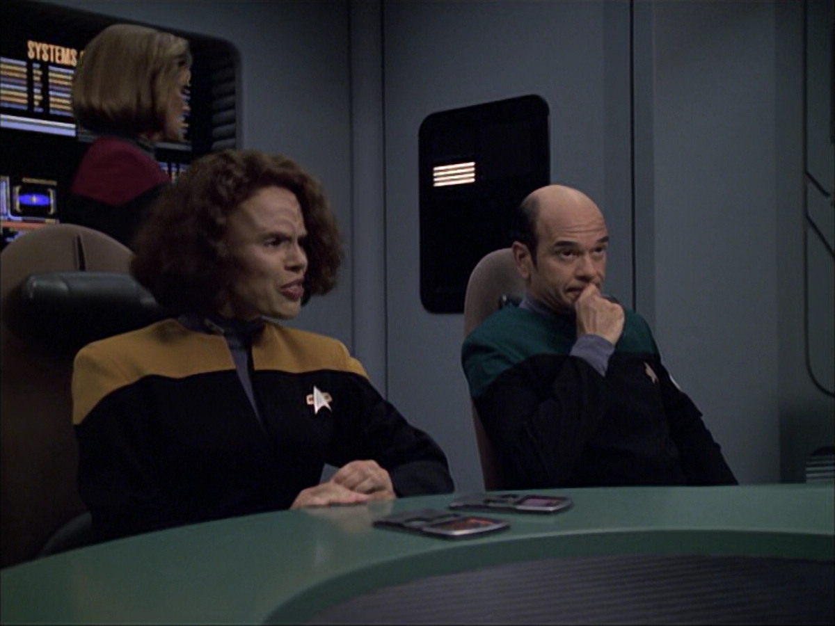 extant_StarTrek_VOY_6x04-TinkerTenorDoctorSpy_00926.jpg