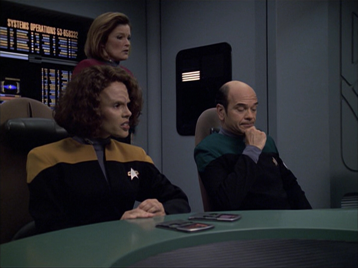 extant_StarTrek_VOY_6x04-TinkerTenorDoctorSpy_00927.jpg