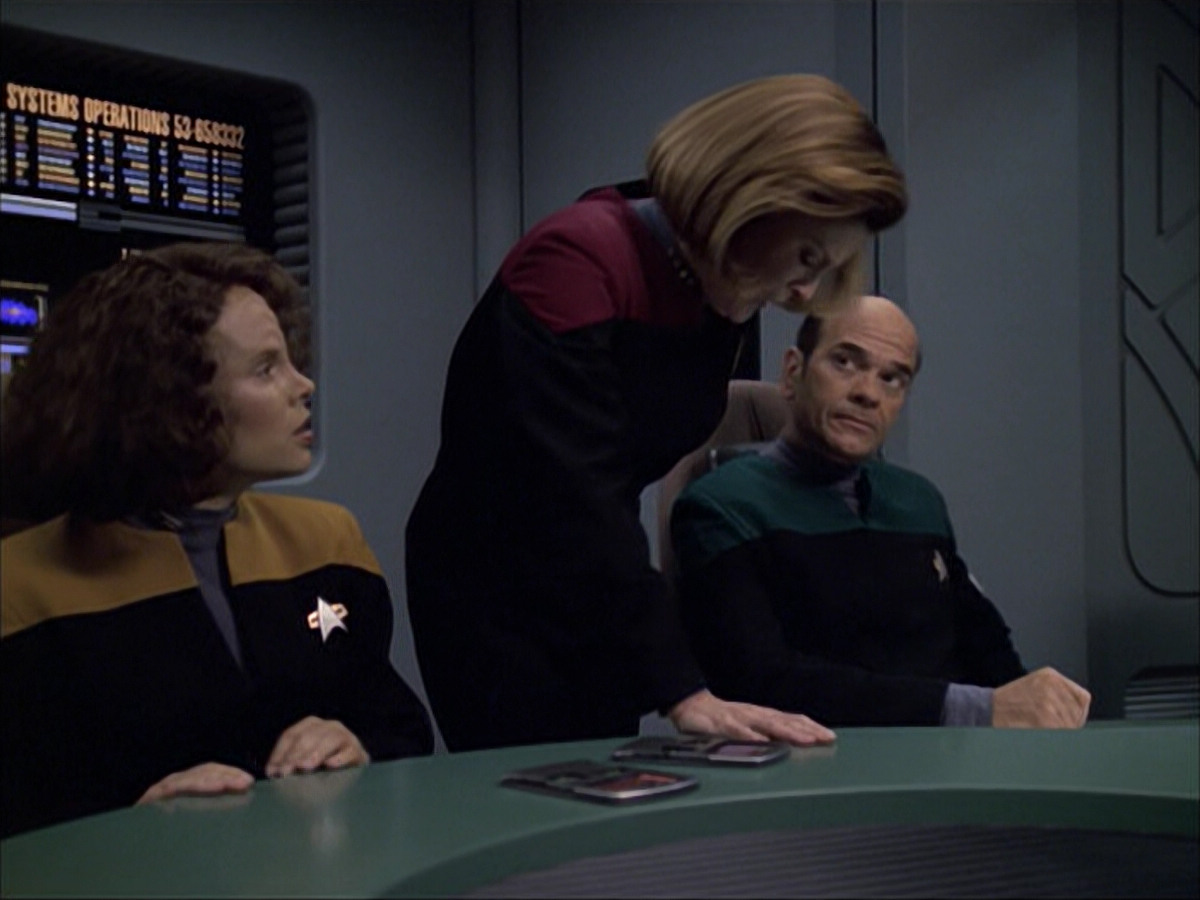 extant_StarTrek_VOY_6x04-TinkerTenorDoctorSpy_00929.jpg
