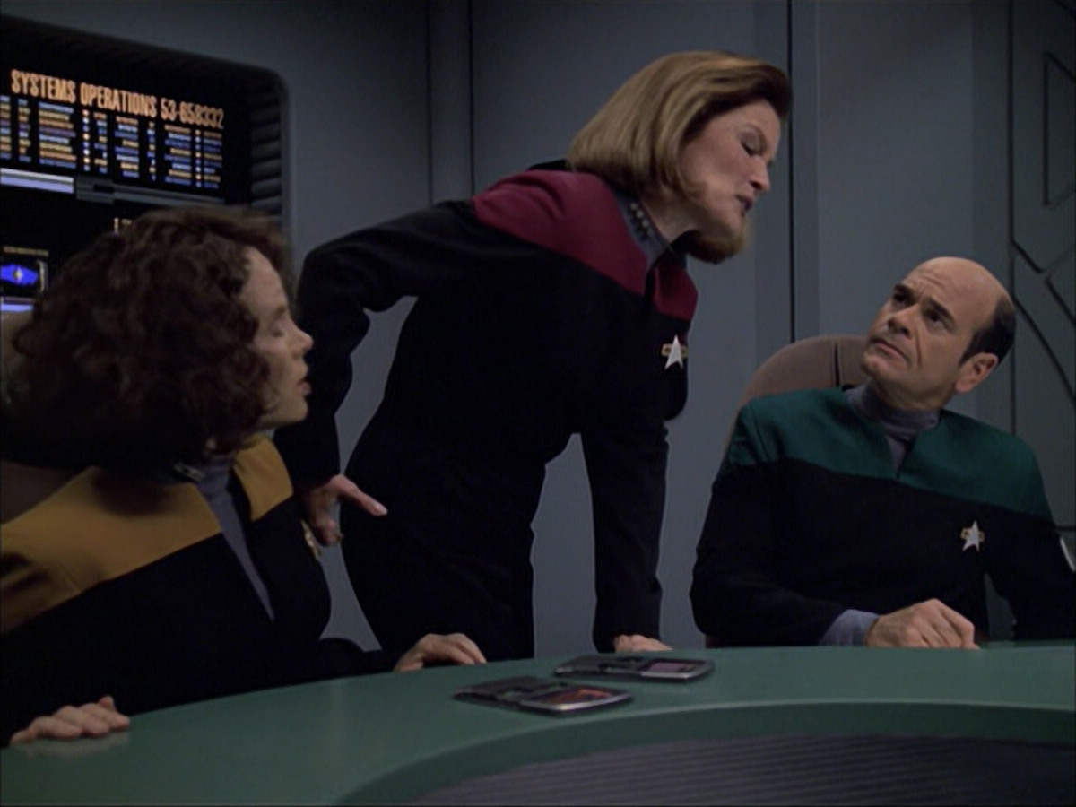extant_StarTrek_VOY_6x04-TinkerTenorDoctorSpy_00933.jpg