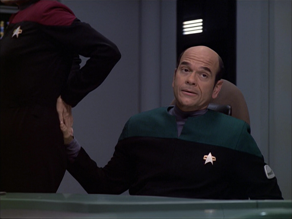 extant_StarTrek_VOY_6x04-TinkerTenorDoctorSpy_00949.jpg
