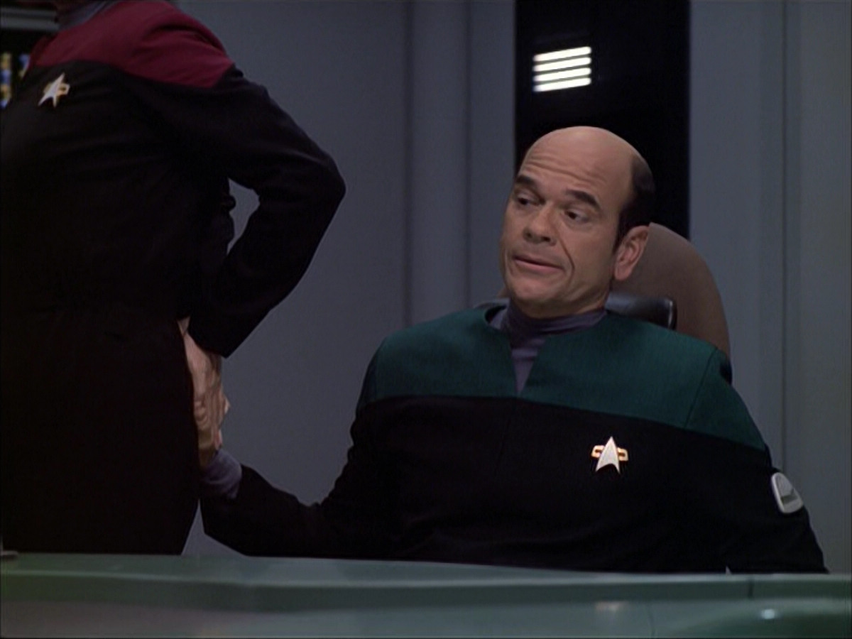 extant_StarTrek_VOY_6x04-TinkerTenorDoctorSpy_00950.jpg