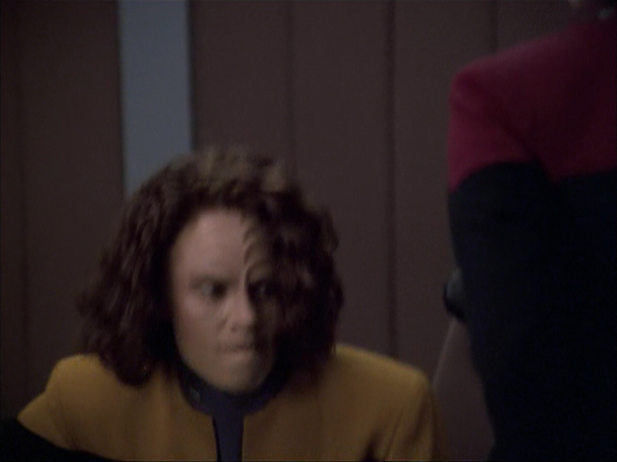 extant_StarTrek_VOY_6x04-TinkerTenorDoctorSpy_00959.jpg