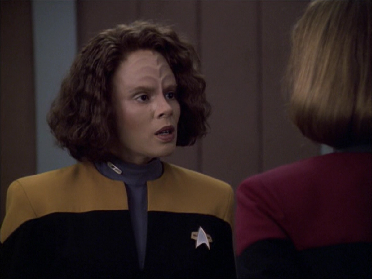 extant_StarTrek_VOY_6x04-TinkerTenorDoctorSpy_00967.jpg