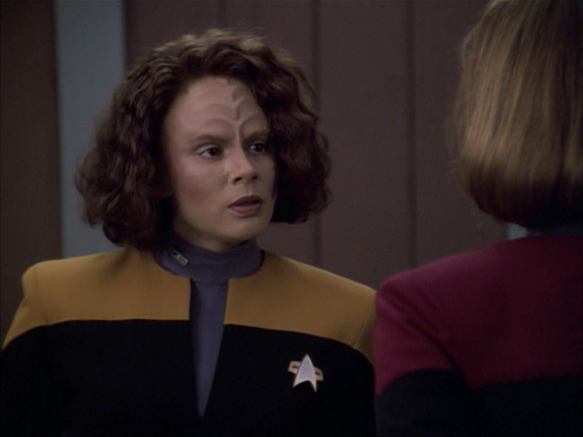extant_StarTrek_VOY_6x04-TinkerTenorDoctorSpy_00968.jpg
