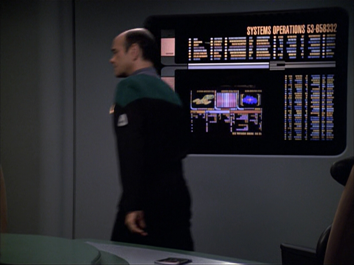 extant_StarTrek_VOY_6x04-TinkerTenorDoctorSpy_00990.jpg
