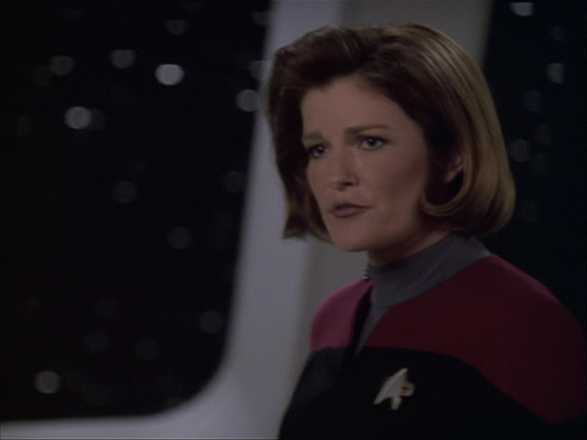 extant_StarTrek_VOY_6x04-TinkerTenorDoctorSpy_00993.jpg