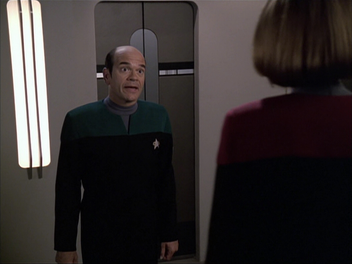 extant_StarTrek_VOY_6x04-TinkerTenorDoctorSpy_00996.jpg