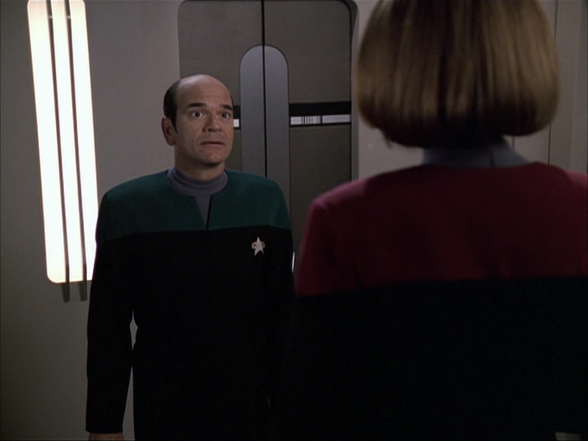 extant_StarTrek_VOY_6x04-TinkerTenorDoctorSpy_00997.jpg