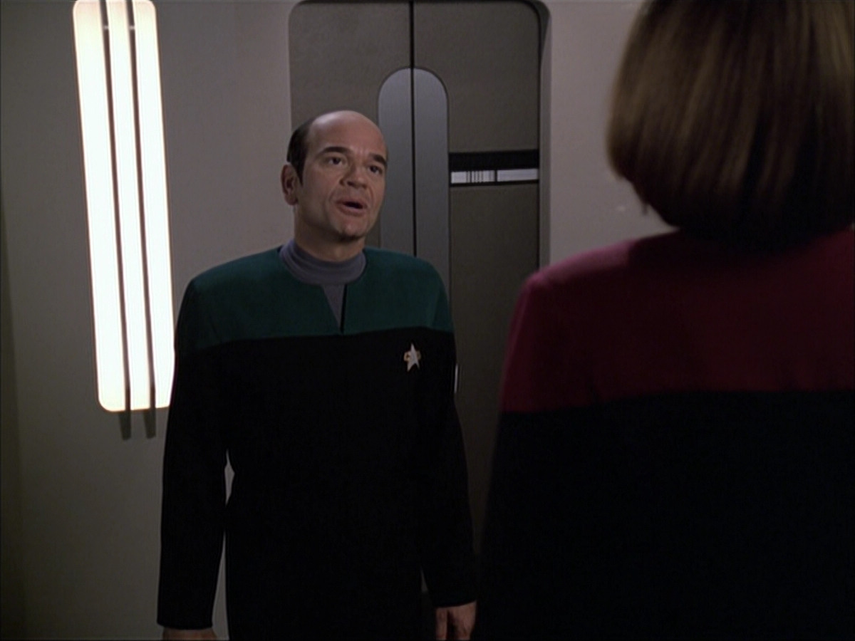 extant_StarTrek_VOY_6x04-TinkerTenorDoctorSpy_01001.jpg