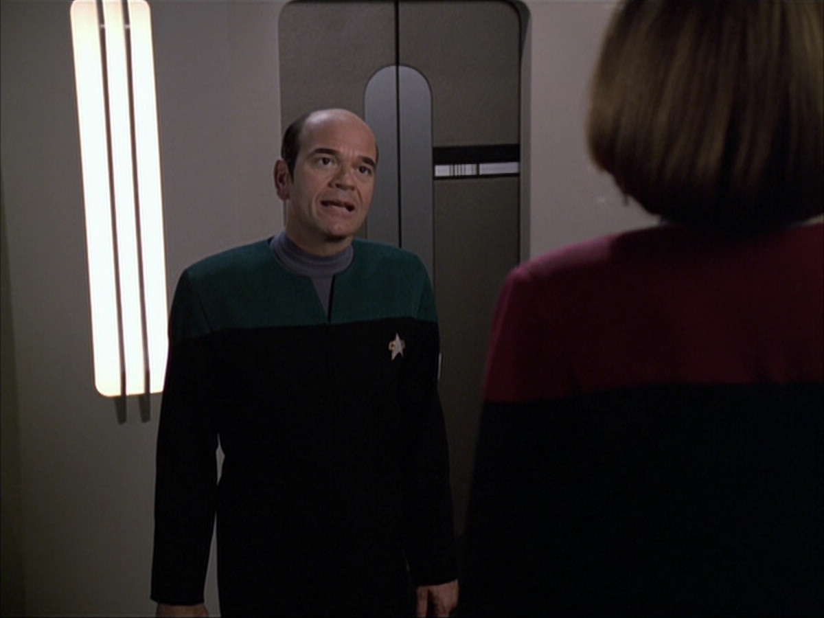 extant_StarTrek_VOY_6x04-TinkerTenorDoctorSpy_01002.jpg