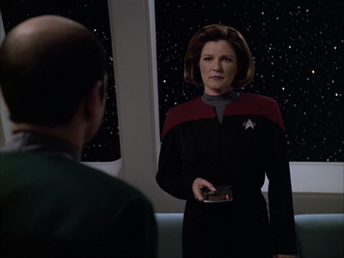 extant_StarTrek_VOY_6x04-TinkerTenorDoctorSpy_01007.jpg