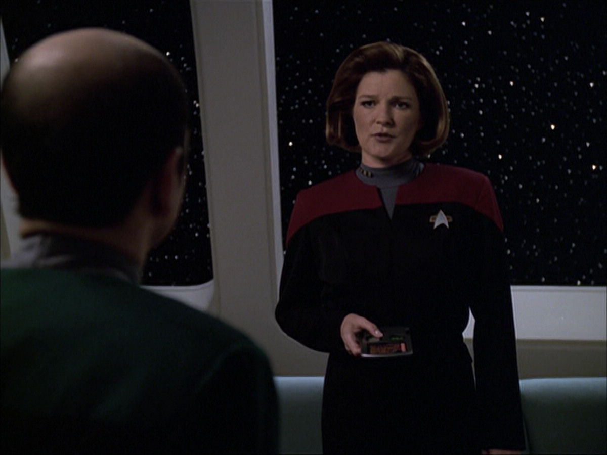 extant_StarTrek_VOY_6x04-TinkerTenorDoctorSpy_01008.jpg