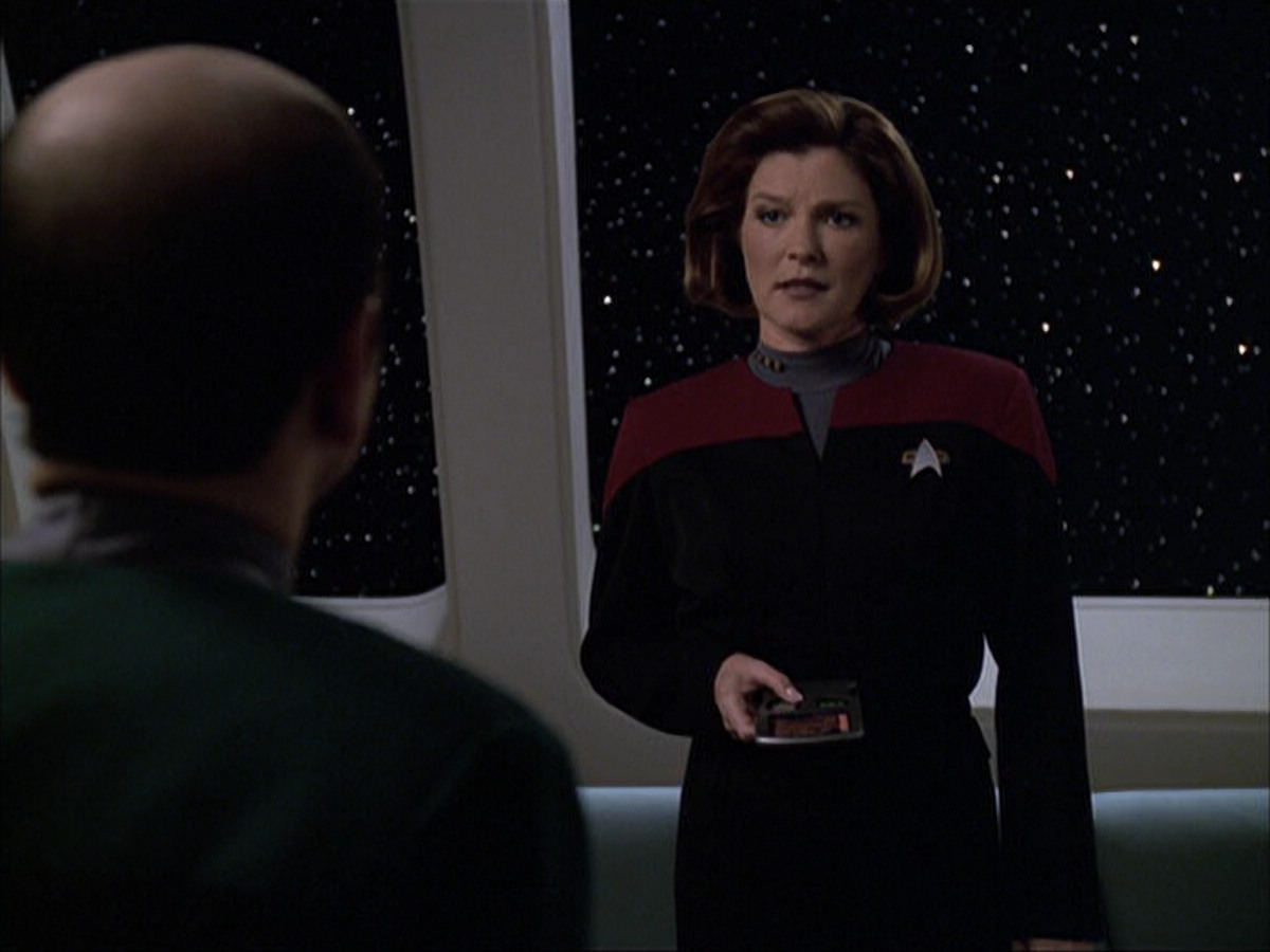 extant_StarTrek_VOY_6x04-TinkerTenorDoctorSpy_01016.jpg