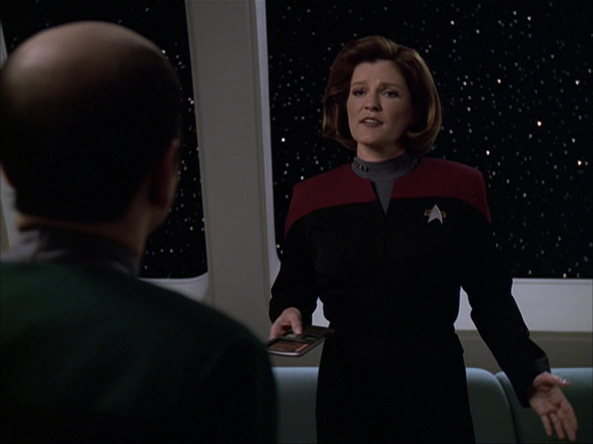 extant_StarTrek_VOY_6x04-TinkerTenorDoctorSpy_01017.jpg