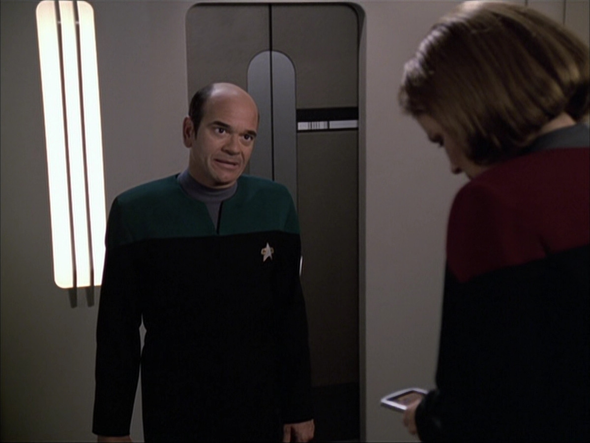 extant_StarTrek_VOY_6x04-TinkerTenorDoctorSpy_01026.jpg
