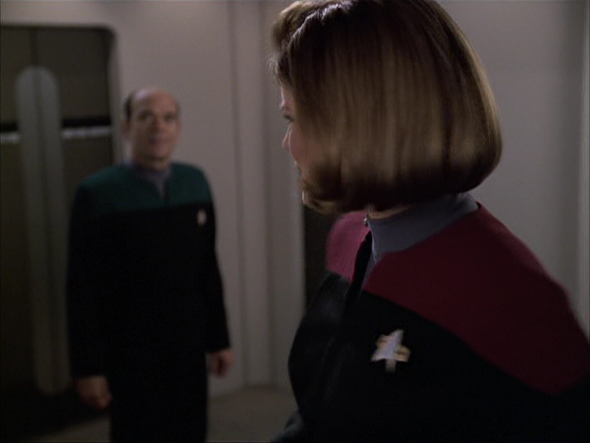 extant_StarTrek_VOY_6x04-TinkerTenorDoctorSpy_01032.jpg