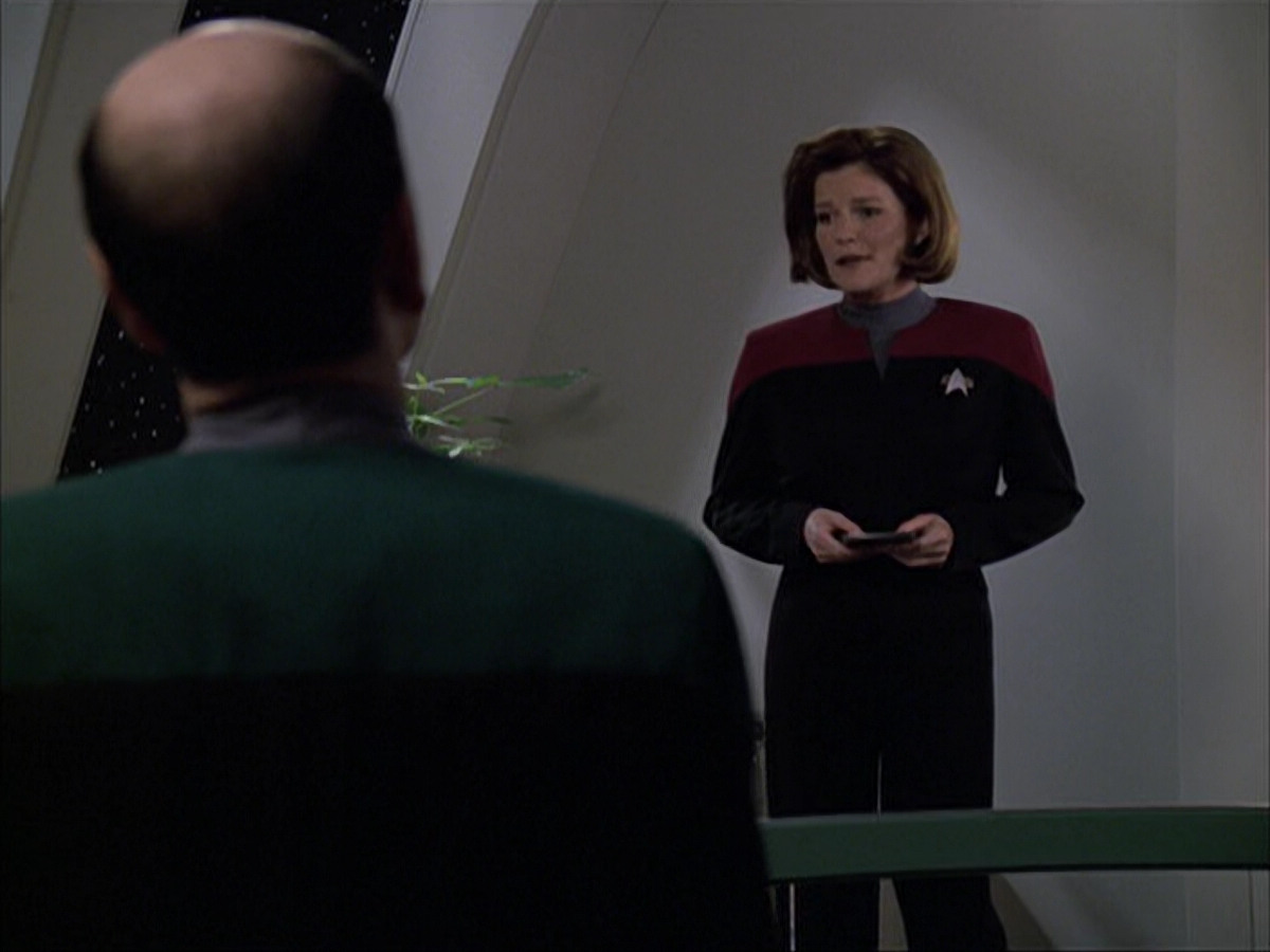 extant_StarTrek_VOY_6x04-TinkerTenorDoctorSpy_01038.jpg