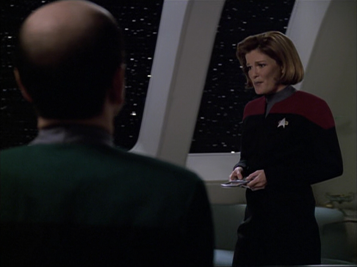 extant_StarTrek_VOY_6x04-TinkerTenorDoctorSpy_01043.jpg