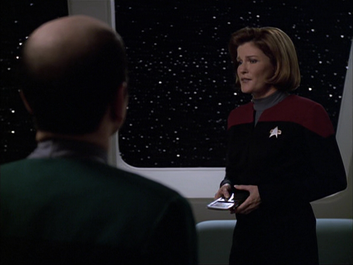 extant_StarTrek_VOY_6x04-TinkerTenorDoctorSpy_01046.jpg