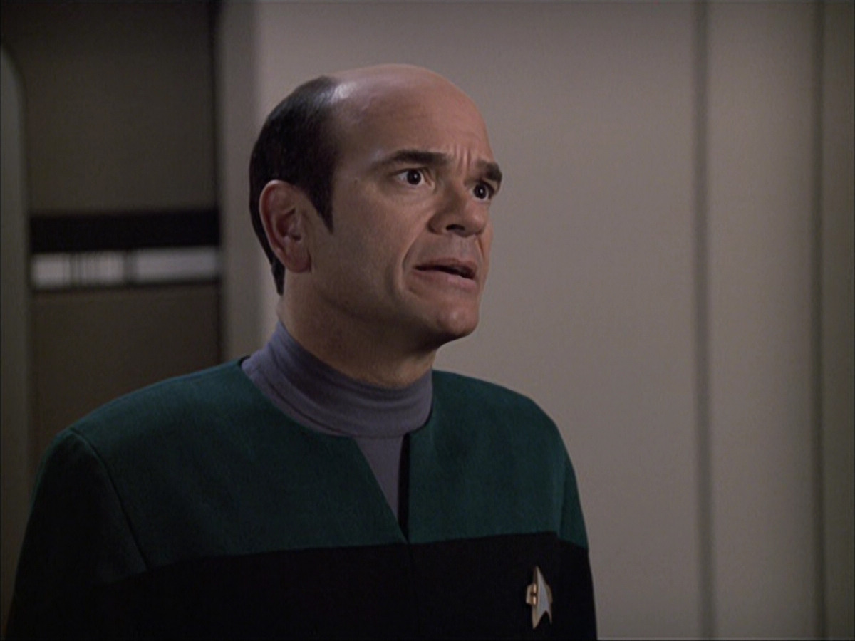 extant_StarTrek_VOY_6x04-TinkerTenorDoctorSpy_01057.jpg