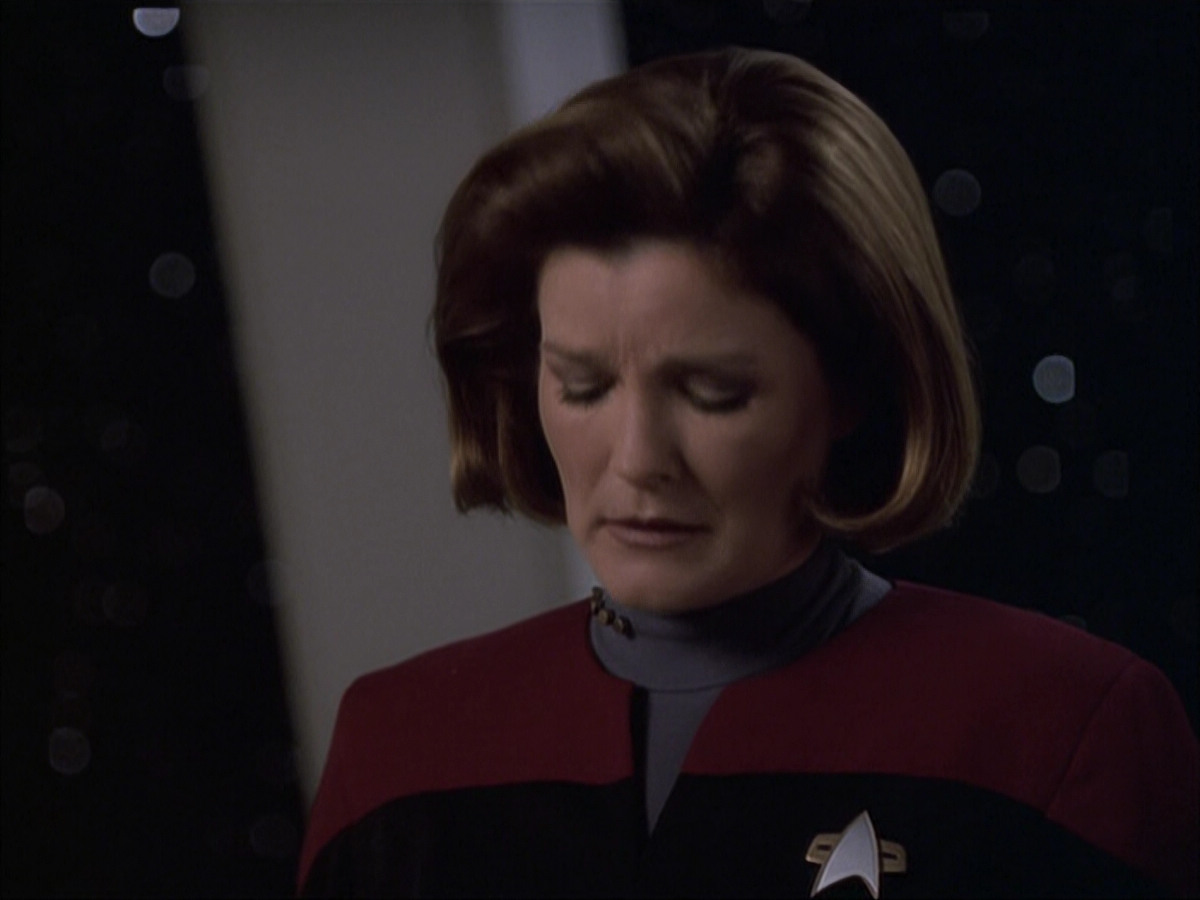 extant_StarTrek_VOY_6x04-TinkerTenorDoctorSpy_01058.jpg