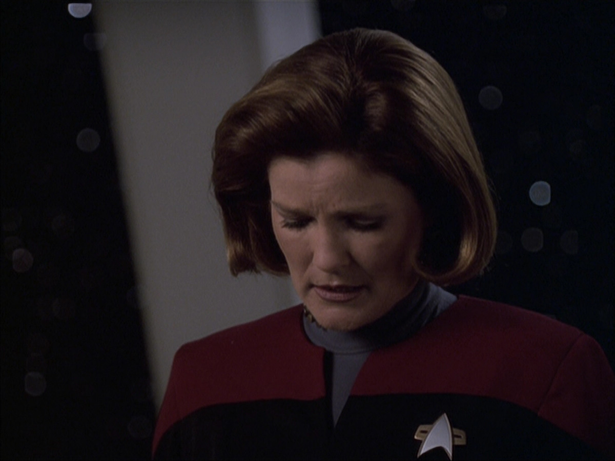 extant_StarTrek_VOY_6x04-TinkerTenorDoctorSpy_01059.jpg