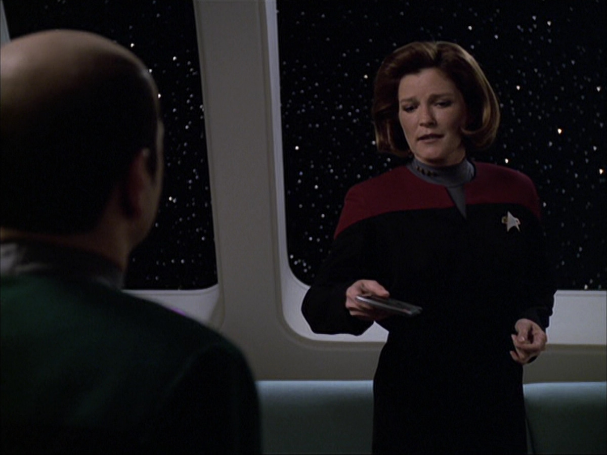extant_StarTrek_VOY_6x04-TinkerTenorDoctorSpy_01076.jpg