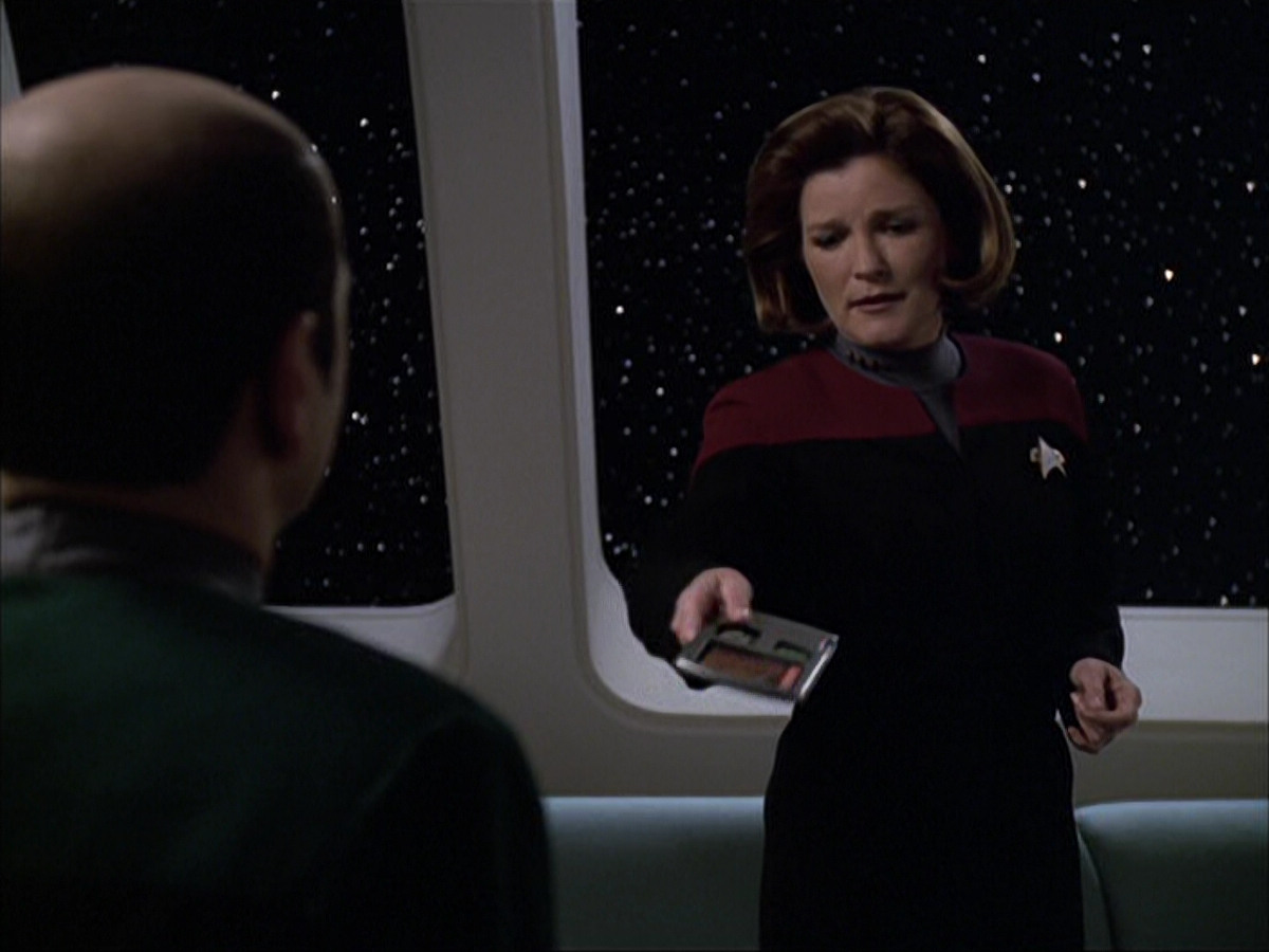 extant_StarTrek_VOY_6x04-TinkerTenorDoctorSpy_01077.jpg