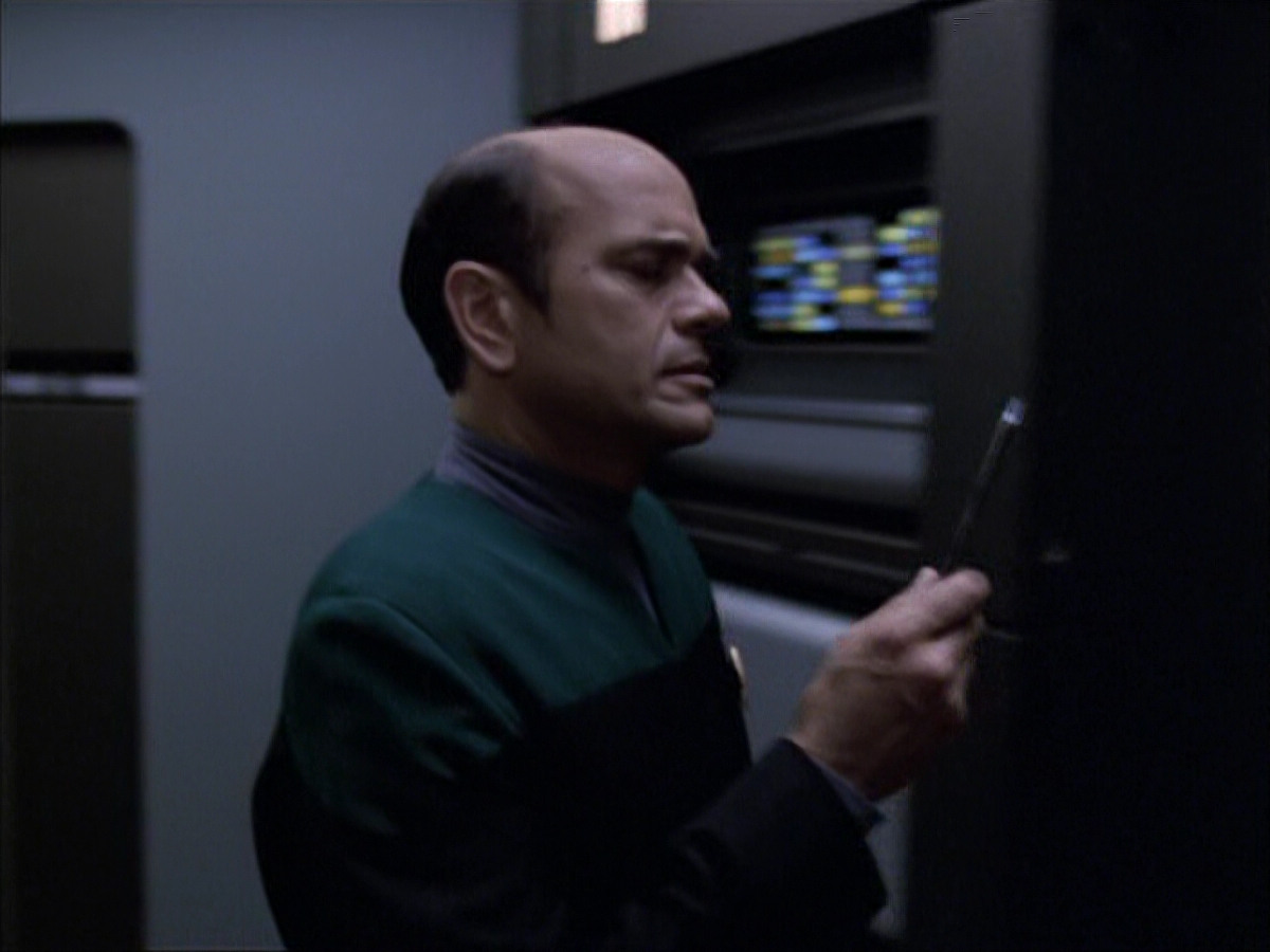 extant_StarTrek_VOY_6x04-TinkerTenorDoctorSpy_01094.jpg