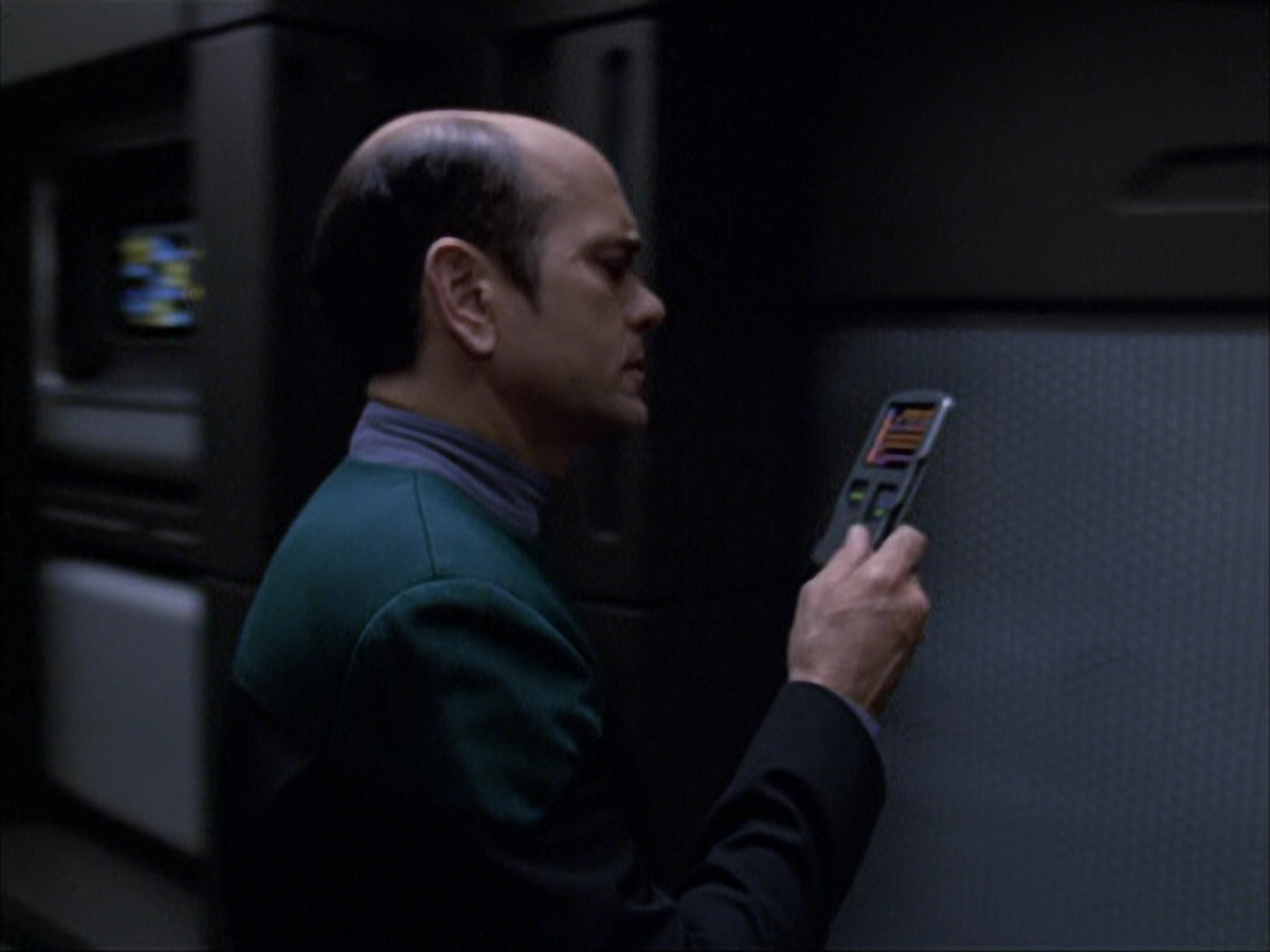 extant_StarTrek_VOY_6x04-TinkerTenorDoctorSpy_01095.jpg