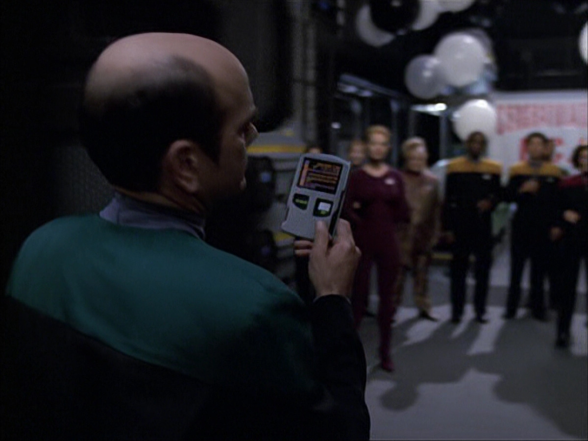 extant_StarTrek_VOY_6x04-TinkerTenorDoctorSpy_01096.jpg